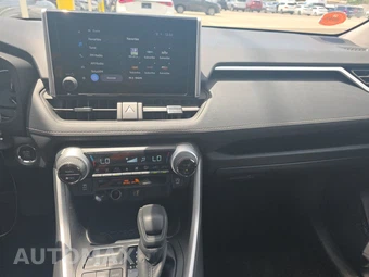 2025 Toyota RAV4 XLE - miniatura 17