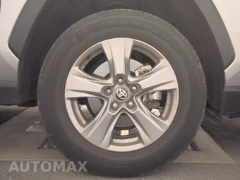 2025 Toyota RAV4 XLE – miniatura 10