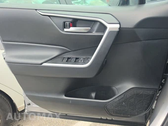 2025 Toyota RAV4 XLE – miniatura 15