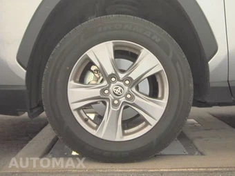 2025 Toyota RAV4 XLE – miniatura 9