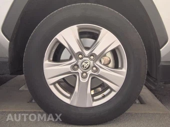 2025 Toyota RAV4 XLE - miniatura 10