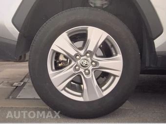 2025 Toyota RAV4 XLE - miniatura 11
