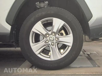 2025 Toyota RAV4 XLE - miniatura 12