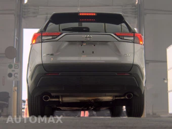 2025 Toyota RAV4 XLE - miniatura 7