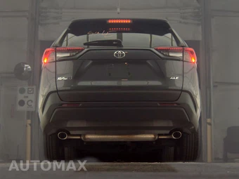 2025 Toyota RAV4 XLE - miniatura 7