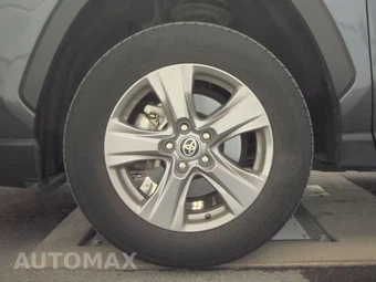 2025 Toyota RAV4 XLE - miniatura 9