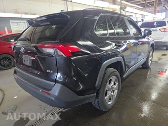 2025 Toyota RAV4 XLE - miniatura 4