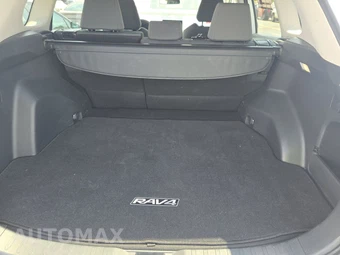 2025 Toyota RAV4 XLE - miniatura 17