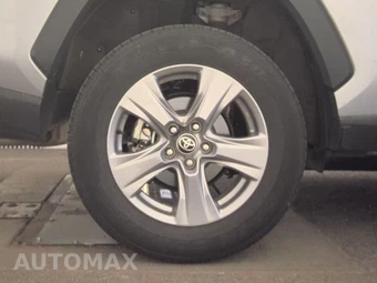 2025 Toyota RAV4 XLE - miniatura 11