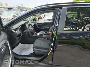 2025 Toyota RAV4 XLE – miniatura 3