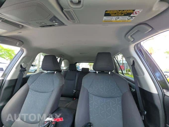 2025 Toyota RAV4 XLE – miniatura 8