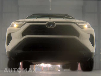 2025 Toyota RAV4 XLE - miniatura 3