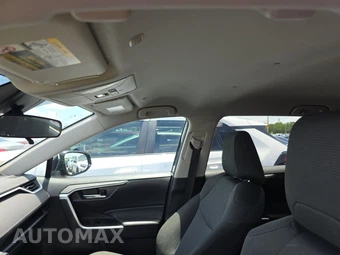 2025 Toyota RAV4 XLE - miniatura 18