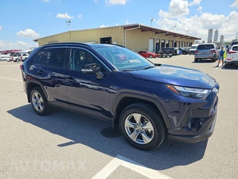 2025 Toyota RAV4 XLE - miniatura 3