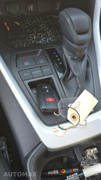 2025 Toyota RAV4 XLE - miniatura 17