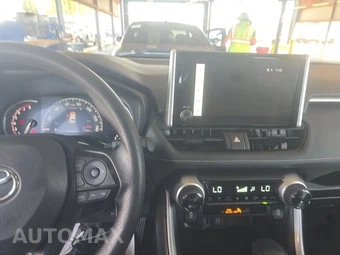 2025 Toyota RAV4 XLE - miniatura 11