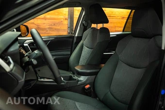 2025 Toyota RAV4 XLE - miniatura 10
