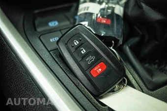 2025 Toyota RAV4 XLE - miniatura 23