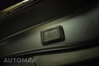 2025 Toyota RAV4 XLE - miniatura 8