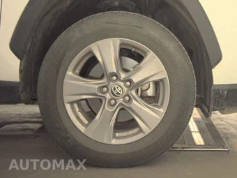 2025 Toyota RAV4 XLE - miniatura 10