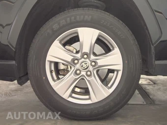2025 Toyota RAV4 XLE - miniatura 9