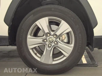 2025 Toyota RAV4 XLE – miniatura 10