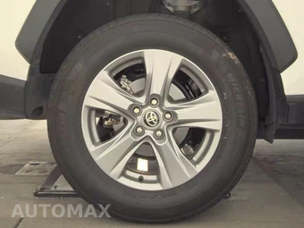 2025 Toyota RAV4 XLE – miniatura 11
