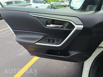 2025 Toyota RAV4 XLE – miniatura 15