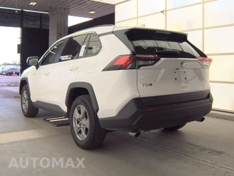 2025 Toyota RAV4 XLE – miniatura 8