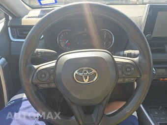2025 Toyota RAV4 XLE - miniatura 10