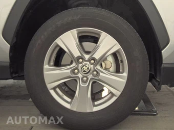 2025 Toyota RAV4 XLE - miniatura 10