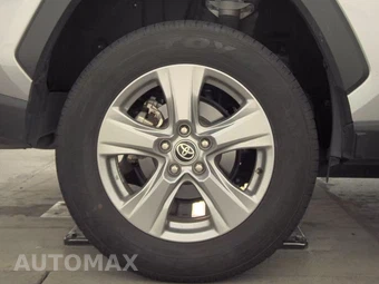 2025 Toyota RAV4 XLE - miniatura 11