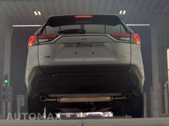 2025 Toyota RAV4 XLE - miniatura 7