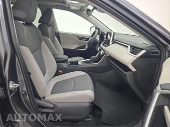 2025 Toyota RAV4 XLE - miniatura 8