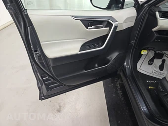 2025 Toyota RAV4 XLE - miniatura 9