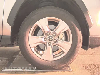 2025 Toyota RAV4 XLE – miniatura 10