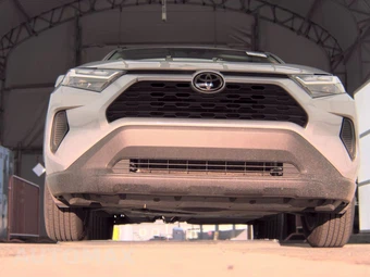 2025 Toyota RAV4 XLE – miniatura 3