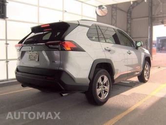 2025 Toyota RAV4 XLE – miniatura 5
