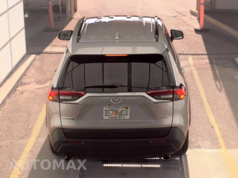 2025 Toyota RAV4 XLE – miniatura 6