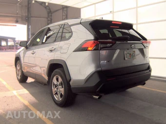 2025 Toyota RAV4 XLE – miniatura 8