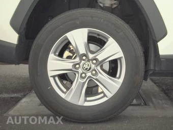 2025 Toyota RAV4 XLE - miniatura 11