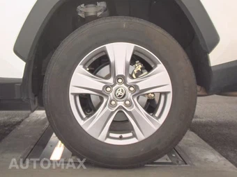 2025 Toyota RAV4 XLE - miniatura 12