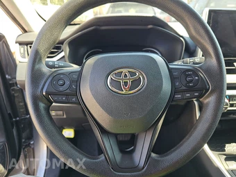 2025 Toyota RAV4 XLE – miniatura 10