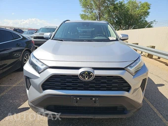 2025 Toyota RAV4 XLE – miniatura 2