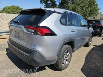 2025 Toyota RAV4 XLE – miniatura 4