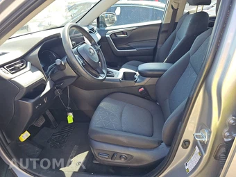 2025 Toyota RAV4 XLE – miniatura 7