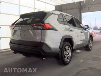 2025 Toyota RAV4 XLE - miniatura 4