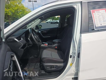 2025 Toyota RAV4 XLE - miniatura 3