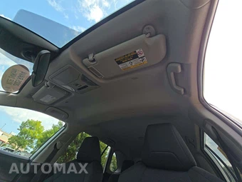 2025 Toyota RAV4 XLE - miniatura 8