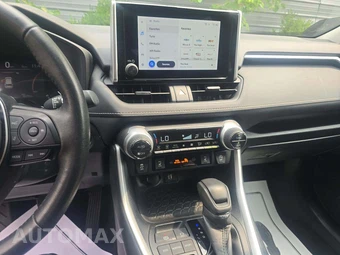 2025 Toyota RAV4 XLE - miniatura 10
